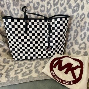 Michael Kors Jet Set Traveler Tote